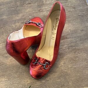 Geneva Shiny Red Leather Heels